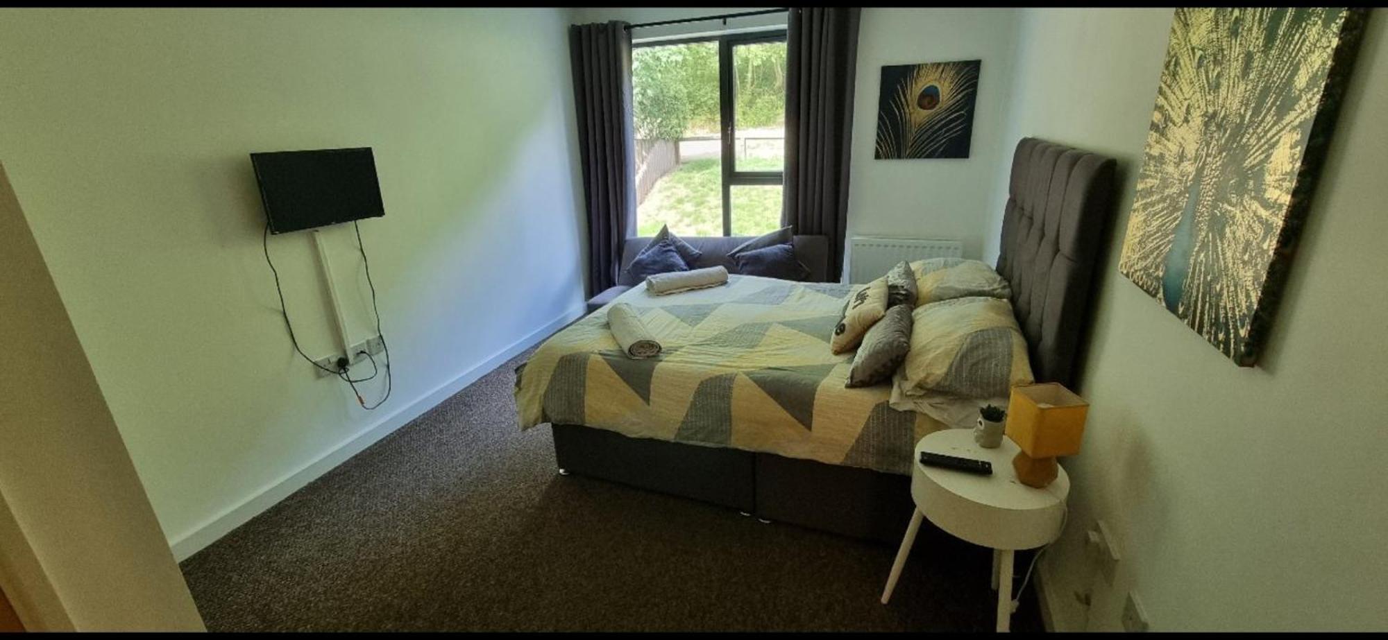 Brentwood Town Retreat - Large 2 Bedroom Apartment חדר תמונה