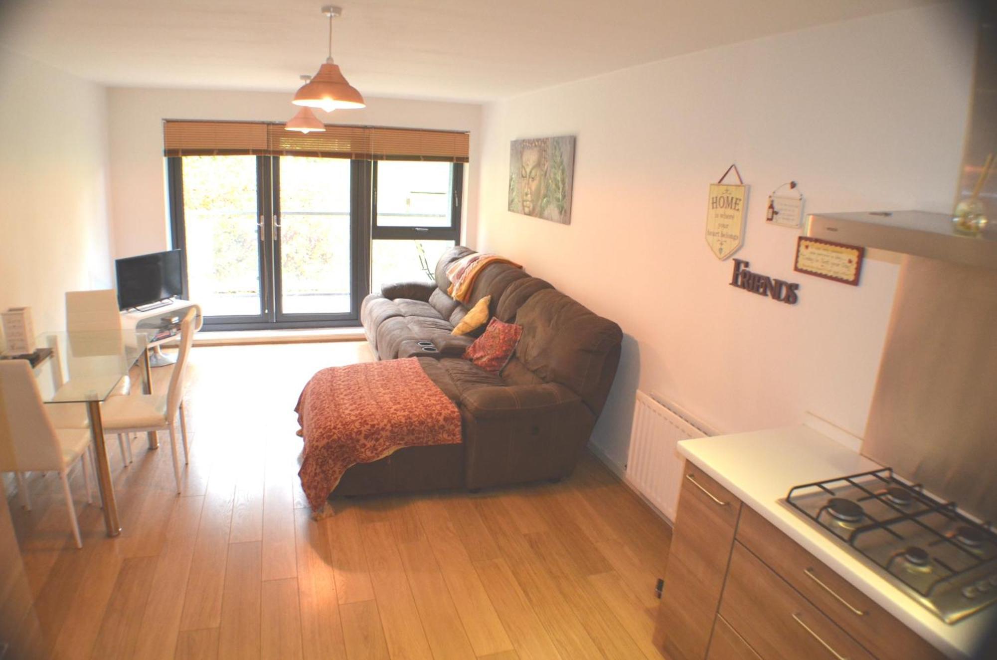 Brentwood Town Retreat - Large 2 Bedroom Apartment חדר תמונה